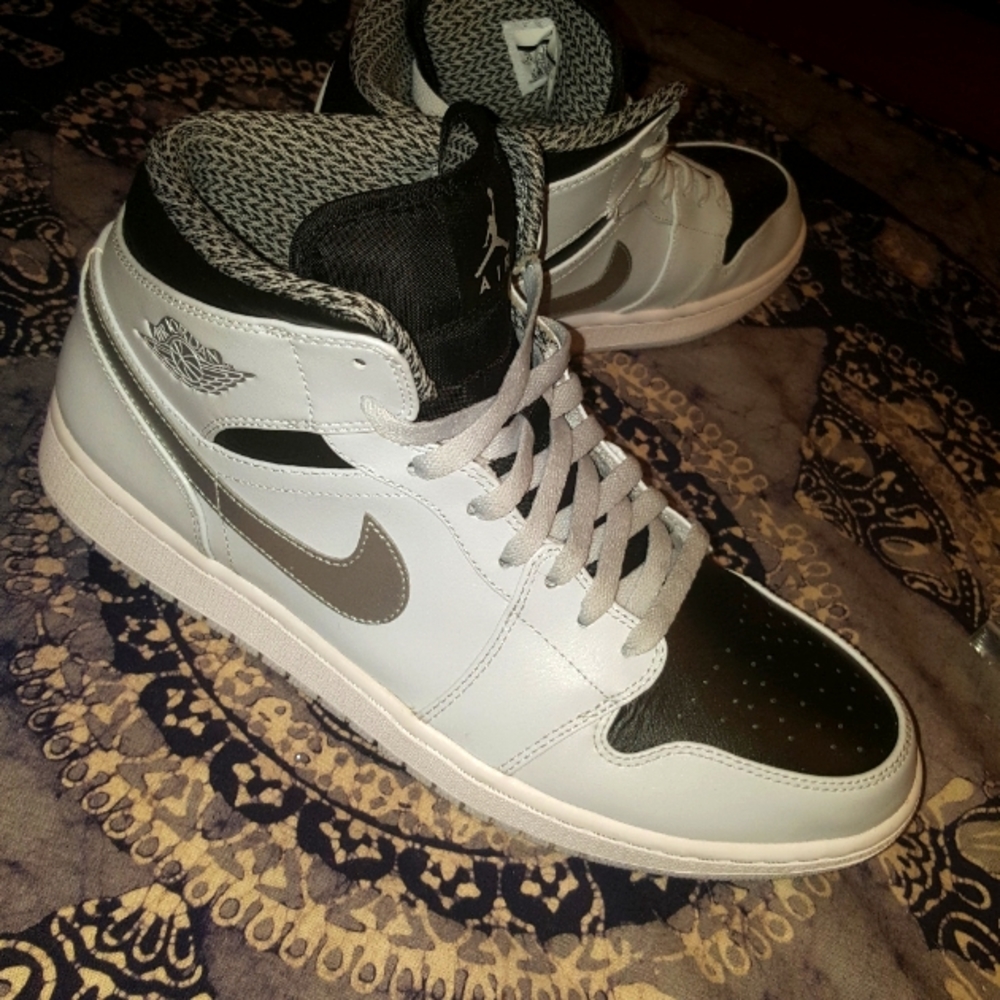 Air Jordan Retro 1 Mid Metallic/white/black/Platinum 554724 032 size 12